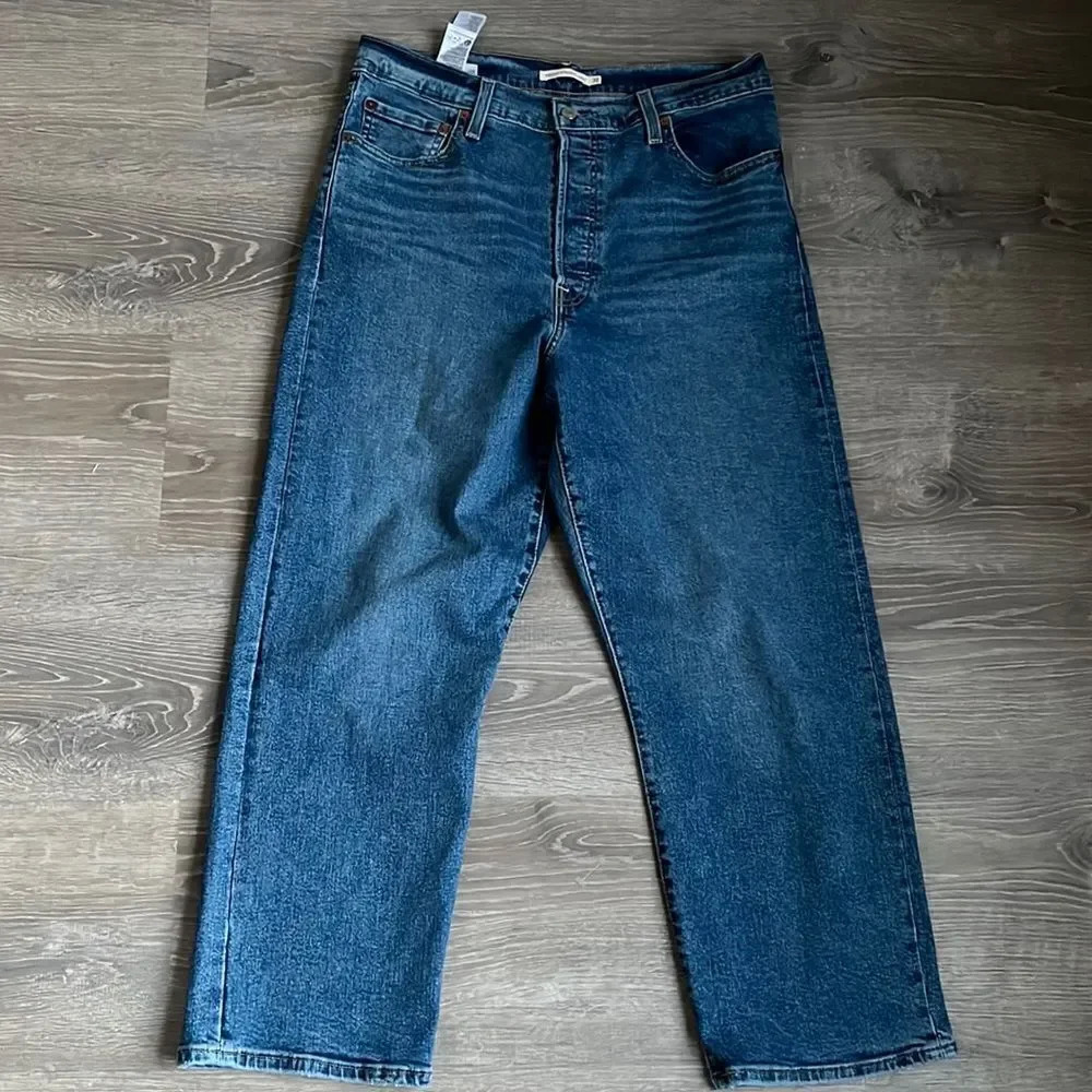 Levi's Ribcage Straight Ankle Jeans - Picture 2 of 13